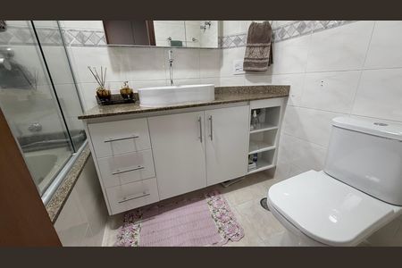 Apartamento à venda com 132m², 3 quartos e 4 vagas Apartamento à venda com 132m², 3 quartos e 4 vagasBanheiro da Suíte