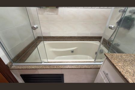 Apartamento à venda com 132m², 3 quartos e 4 vagas Apartamento à venda com 132m², 3 quartos e 4 vagasBanheiro da Suíte
