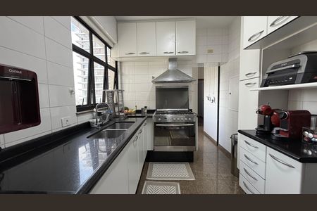 Apartamento à venda com 132m², 3 quartos e 4 vagas Apartamento à venda com 132m², 3 quartos e 4 vagasCozinha