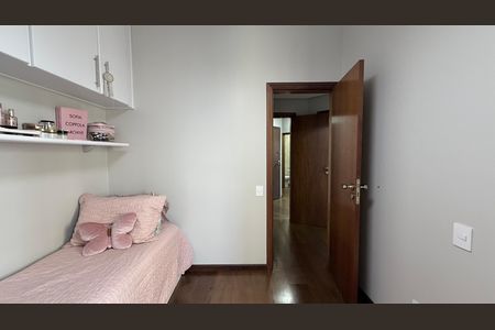 Apartamento à venda com 132m², 3 quartos e 4 vagas Apartamento à venda com 132m², 3 quartos e 4 vagasQuarto 2