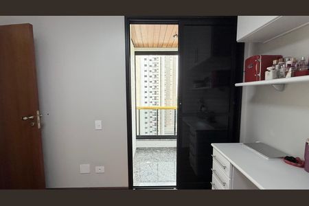 Apartamento à venda com 132m², 3 quartos e 4 vagas Apartamento à venda com 132m², 3 quartos e 4 vagasQuarto 2