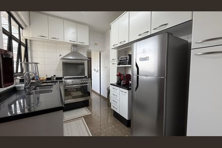 Apartamento à venda com 132m², 3 quartos e 4 vagas Apartamento à venda com 132m², 3 quartos e 4 vagasCozinha