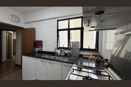 Apartamento à venda com 132m², 3 quartos e 4 vagas Apartamento à venda com 132m², 3 quartos e 4 vagasCozinha