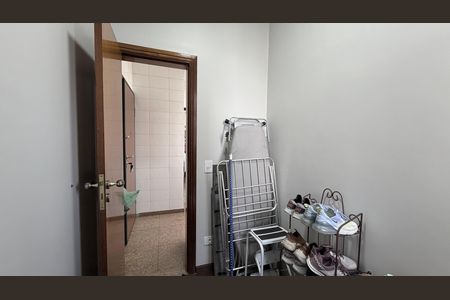 Apartamento à venda com 132m², 3 quartos e 4 vagas Apartamento à venda com 132m², 3 quartos e 4 vagasQuarto de Serviço