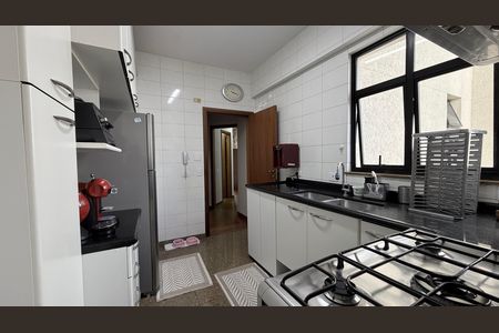 Apartamento à venda com 132m², 3 quartos e 4 vagas Apartamento à venda com 132m², 3 quartos e 4 vagasCozinha