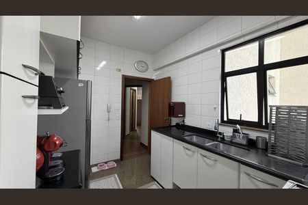 Apartamento à venda com 132m², 3 quartos e 4 vagas Apartamento à venda com 132m², 3 quartos e 4 vagasCozinha