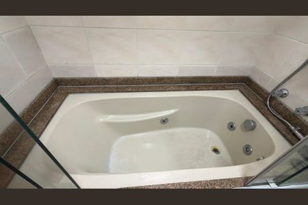 Apartamento à venda com 132m², 3 quartos e 4 vagas Apartamento à venda com 132m², 3 quartos e 4 vagasBanheiro da Suíte
