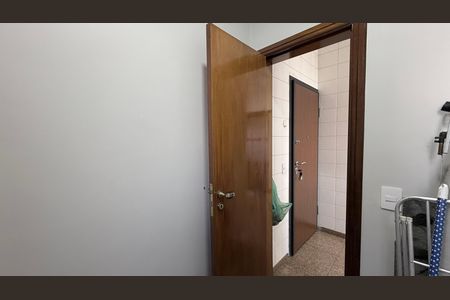 Apartamento à venda com 132m², 3 quartos e 4 vagas Apartamento à venda com 132m², 3 quartos e 4 vagasQuarto de Serviço