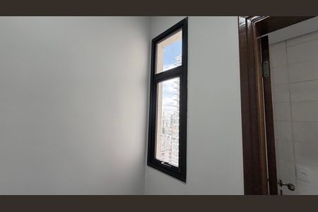 Apartamento à venda com 132m², 3 quartos e 4 vagas Apartamento à venda com 132m², 3 quartos e 4 vagasQuarto de Serviço