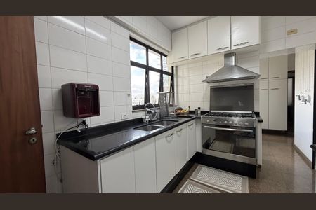 Apartamento à venda com 132m², 3 quartos e 4 vagas Apartamento à venda com 132m², 3 quartos e 4 vagasCozinha