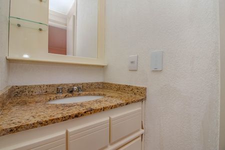 Casa à venda com 85m², 3 quartos e 2 vagas Casa à venda com 85m², 3 quartos e 2 vagasBanheiro da Suíte Americana / Corredor