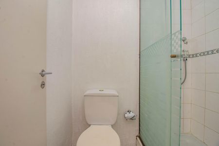 Casa à venda com 85m², 3 quartos e 2 vagas Casa à venda com 85m², 3 quartos e 2 vagasBanheiro da Suíte Americana / Corredor