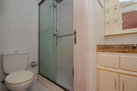 Casa à venda com 85m², 3 quartos e 2 vagas Casa à venda com 85m², 3 quartos e 2 vagasBanheiro da Suíte Americana / Corredor