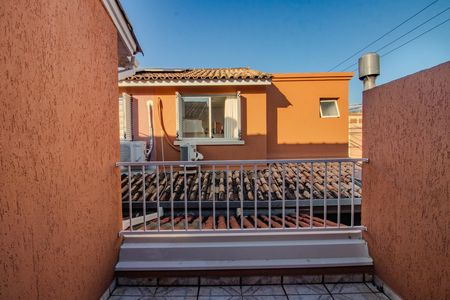 Casa à venda com 85m², 3 quartos e 2 vagas Casa à venda com 85m², 3 quartos e 2 vagasVaranda