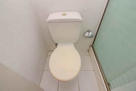 Casa à venda com 85m², 3 quartos e 2 vagas Casa à venda com 85m², 3 quartos e 2 vagasBanheiro da Suíte Americana / Corredor