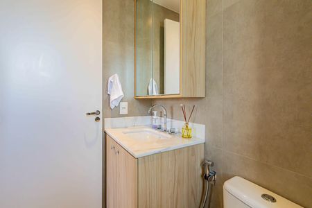 Apartamento à venda com 55m², 2 quartos e 1 vagaSuite - Banheiro