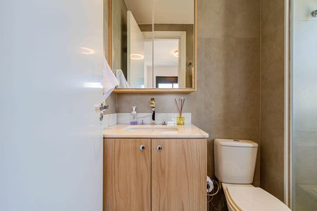 Apartamento à venda com 55m², 2 quartos e 1 vagaSuite - Banheiro