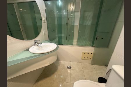 Apartamento à venda com 118m², 3 quartos e 2 vagas Apartamento à venda com 118m², 3 quartos e 2 vagasBanheiro da Suíte 1