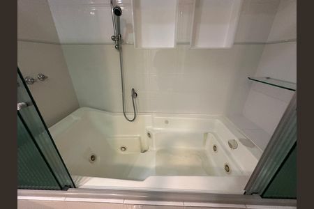 Apartamento à venda com 118m², 3 quartos e 2 vagas Apartamento à venda com 118m², 3 quartos e 2 vagasBanheiro da Suíte 1