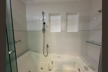 Apartamento à venda com 118m², 3 quartos e 2 vagas Apartamento à venda com 118m², 3 quartos e 2 vagasBanheiro da Suíte 1