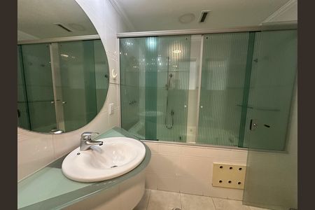 Apartamento à venda com 118m², 3 quartos e 2 vagas Apartamento à venda com 118m², 3 quartos e 2 vagasBanheiro da Suíte 1
