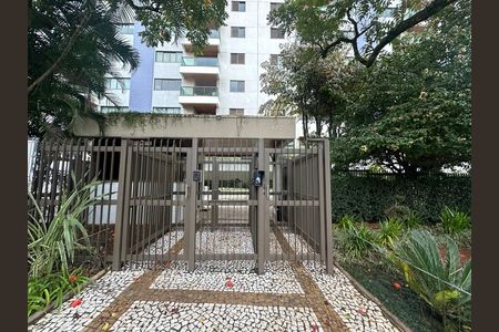 Apartamento à venda com 118m², 3 quartos e 2 vagas Apartamento à venda com 118m², 3 quartos e 2 vagasFachada e portaria