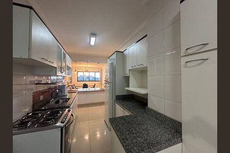 Apartamento à venda com 118m², 3 quartos e 2 vagas Apartamento à venda com 118m², 3 quartos e 2 vagasCozinha