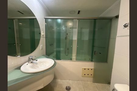 Apartamento à venda com 118m², 3 quartos e 2 vagas Apartamento à venda com 118m², 3 quartos e 2 vagasBanheiro da Suíte 1