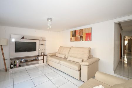 Casa para alugar com 130m², 3 quartos e 2 vagasSala