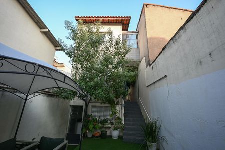Casa para alugar com 130m², 3 quartos e 2 vagasFachada Posterior