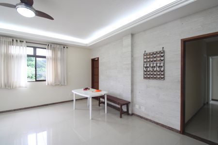Sala de casa para alugar com 3 quartos, 300m² em Pechincha, Rio de Janeiro