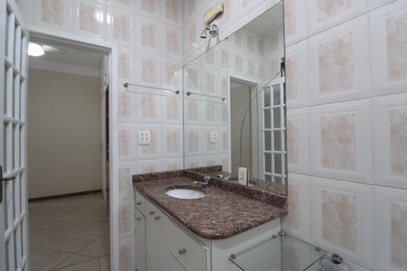 Casa para alugar com 300m², 3 quartos e 3 vagasBanheiro da suíte