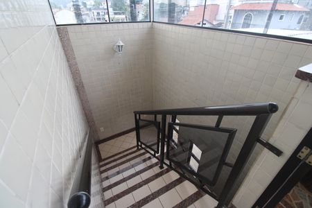 Casa para alugar com 300m², 3 quartos e 3 vagasEscada