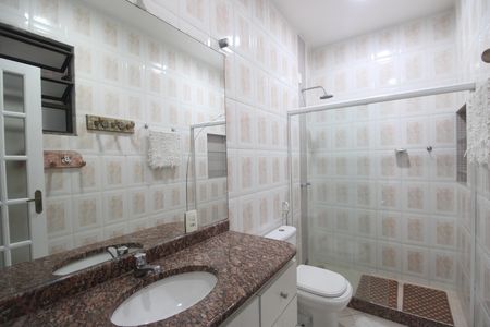 Casa para alugar com 300m², 3 quartos e 3 vagasBanheiro da suíte