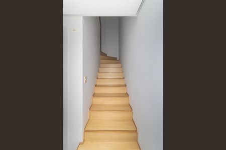 Apartamento à venda com 56m², 1 quarto e 1 vagaEscada