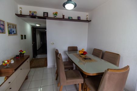 Apartamento à venda com 85m², 2 quartos e 1 vaga Apartamento à venda com 85m², 2 quartos e 1 vagaSala