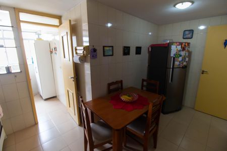 Apartamento à venda com 85m², 2 quartos e 1 vaga Apartamento à venda com 85m², 2 quartos e 1 vagaCozinha e Área de Serviço
