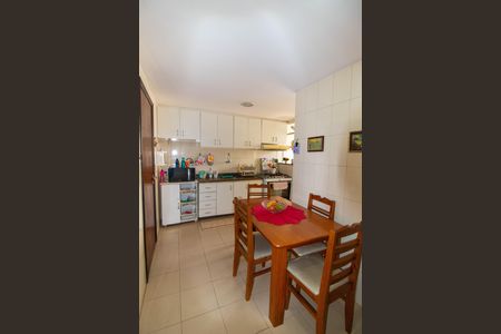 Apartamento à venda com 85m², 2 quartos e 1 vaga Apartamento à venda com 85m², 2 quartos e 1 vagaCozinha e Área de Serviço