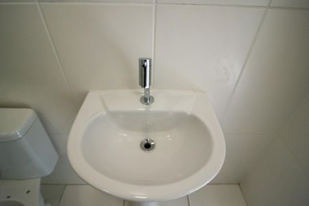 Banheiro social  de apartamento para alugar com 3 quartos, 60m² em Jardim Santa Rosália, Sorocaba