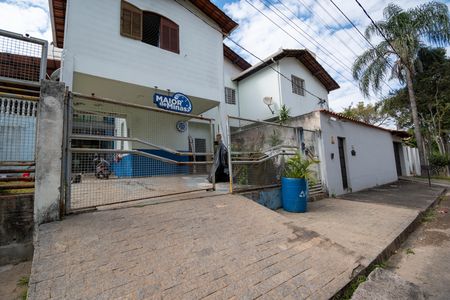 Casa para alugar com 636m², 3 quartos e 3 vagas Casa para alugar com 636m², 3 quartos e 3 vagasFachada