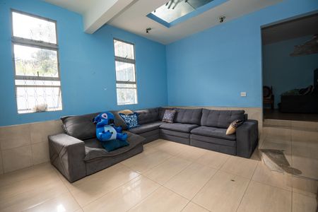 Sala de casa para alugar com 3 quartos, 636m² em Arcadia, Contagem