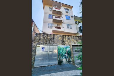Apartamento para alugar com 100m², 3 quartos e 4 vagas Apartamento para alugar com 100m², 3 quartos e 4 vagasFachada