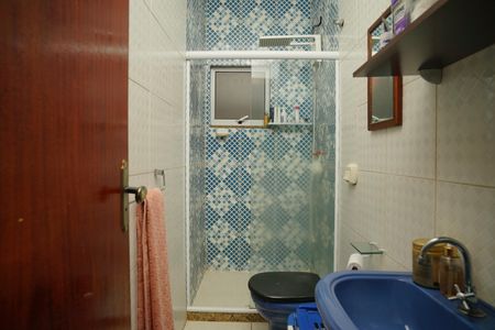 Banheiro do Quarto 1 de casa de condomínio para alugar com 3 quartos, 130m² em Camburi, Maricá