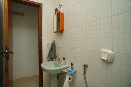 Banheiro Social de casa de condomínio para alugar com 3 quartos, 130m² em Camburi, Maricá