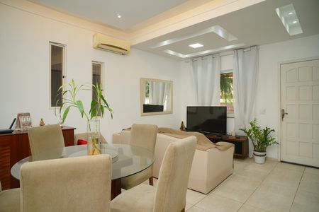 Sala de casa de condomínio para alugar com 3 quartos, 130m² em Camburi, Maricá