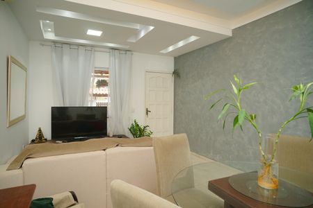 Sala de casa de condomínio para alugar com 3 quartos, 130m² em Camburi, Maricá