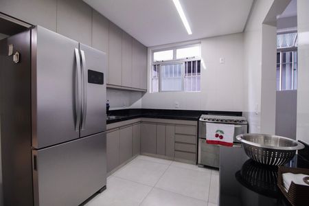 Apartamento à venda com 148m², 4 quartos e 2 vagas Apartamento à venda com 148m², 4 quartos e 2 vagasCozinha