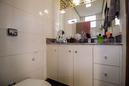 Apartamento à venda com 148m², 4 quartos e 2 vagas Apartamento à venda com 148m², 4 quartos e 2 vagasBanheiro da Suite