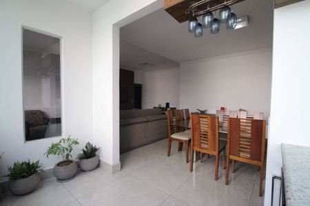 Apartamento à venda com 148m², 4 quartos e 2 vagas Apartamento à venda com 148m², 4 quartos e 2 vagasVaranda Gourmet