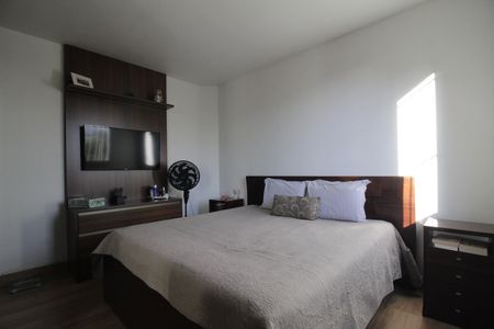 Apartamento à venda com 148m², 4 quartos e 2 vagas Apartamento à venda com 148m², 4 quartos e 2 vagasQuarto 03 - Suite